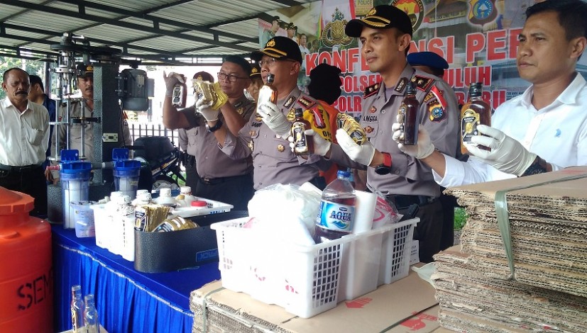 Polisi Amankan Seorang Pelaku Home Industri Miras Oplosan