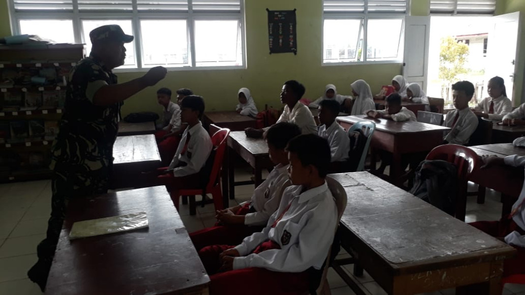 Menanamkan Nilai Pancasila Kepada Pelajar, Babinsa Sambangi Sekolah Dasar Negeri 05