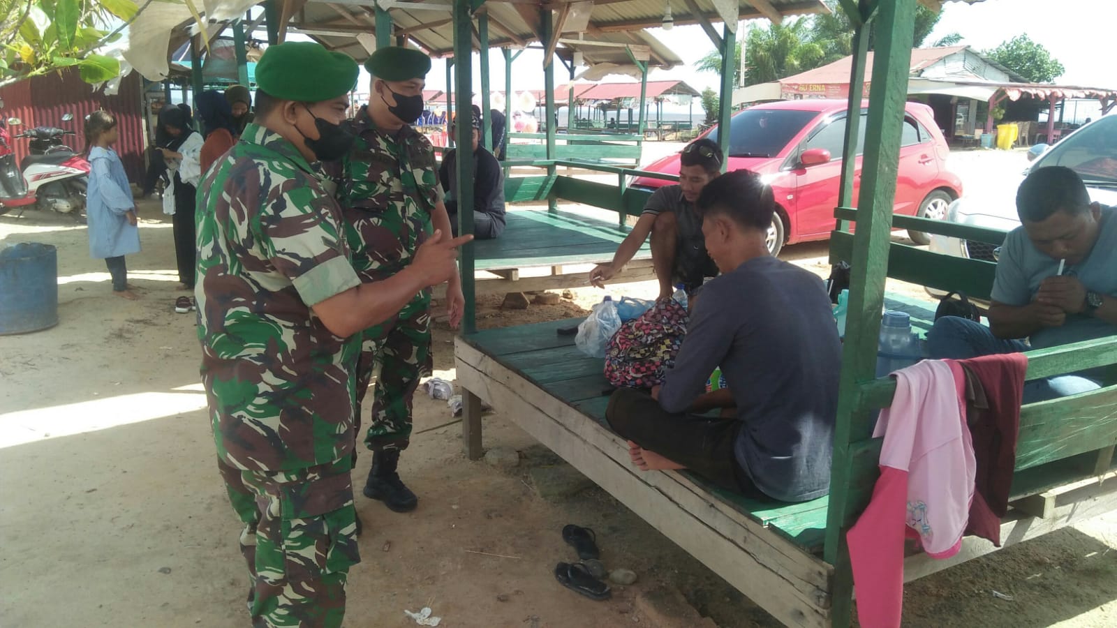 Jelang Nataru, Babinsa Giatkan Pencegahan Covid-19