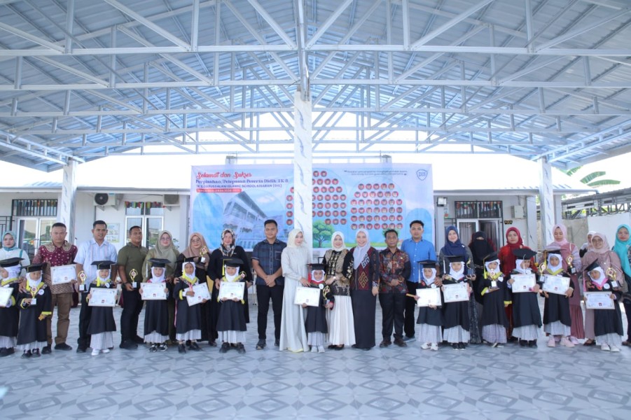 Ketua TP. PKK Kabupaten Asahan Hadiri Pelepasan Peserta Didik TK Swasta DIS Kisaran