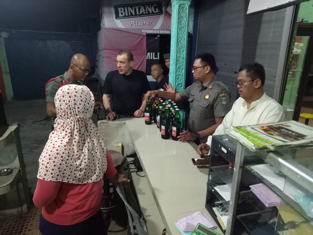 Satpol PP Dumai Laksanakan Operasi Penertiban, Selusin Miras Diamankan