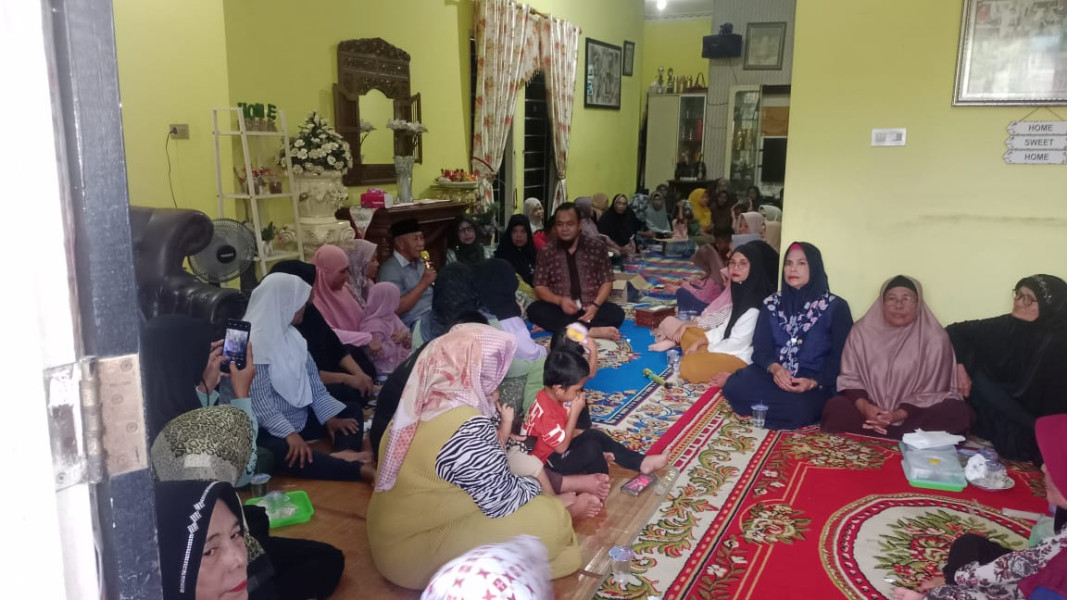 Meskipun Hujan, Masyarakat Tetap Antusias Bertemu Pak de Parto