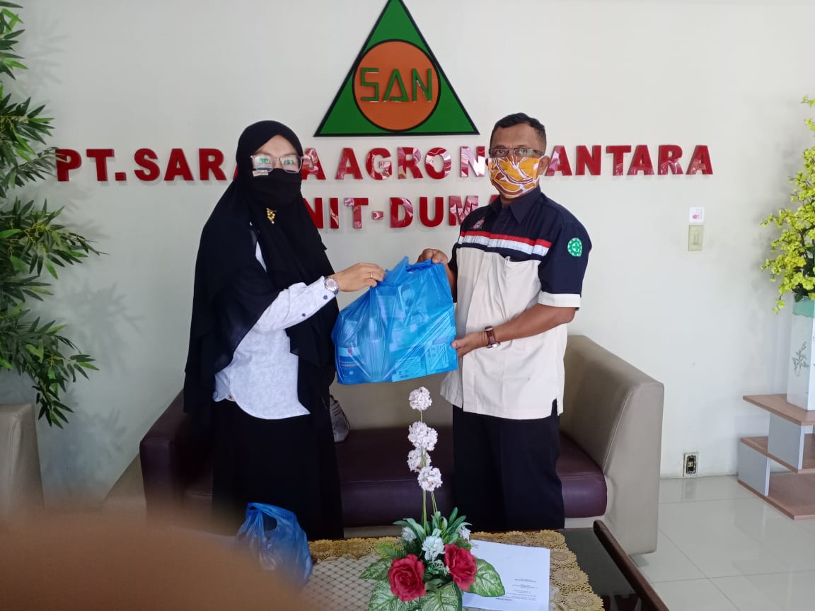 PT SAN Serahkan Masker dan Hand Sanitizer ke SMKN 5 Dumai