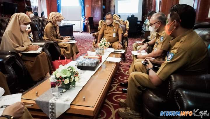 Pj Sekda Kepri Pimpin Rakor Penanganan Kebakaran Pulau Buluh