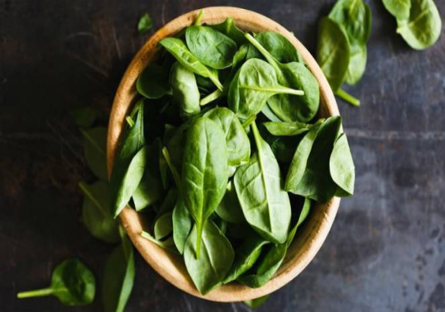 Sayur Bayam Sehatkan Tubuh dan Otak Anak
