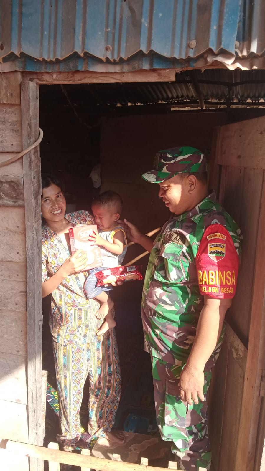 Babinsa Bagan Besar Serahkan Bantuan Untuk Mencegah Stunting