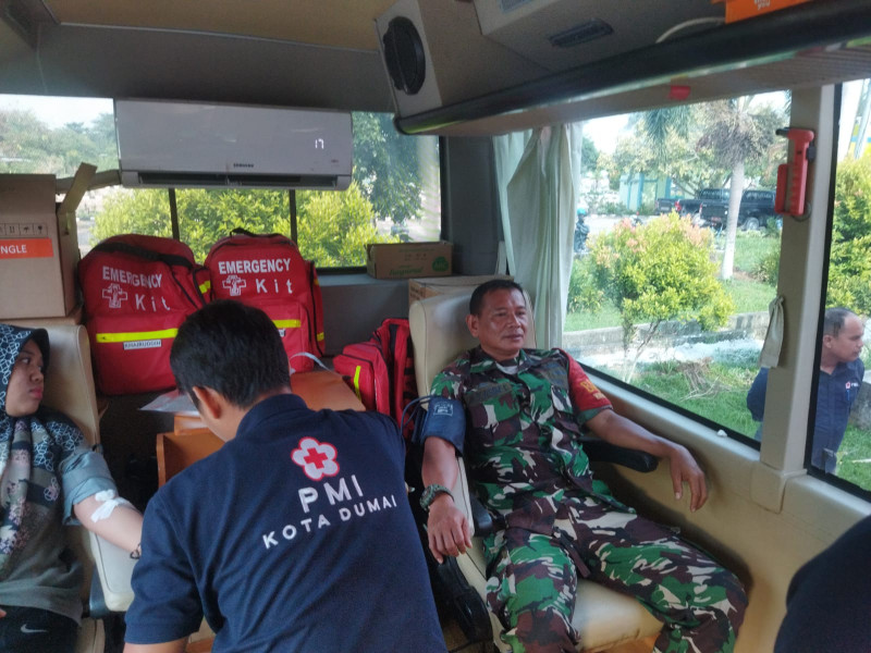 Personil Kodim 0320/Dumai Ikuti Donor Darah