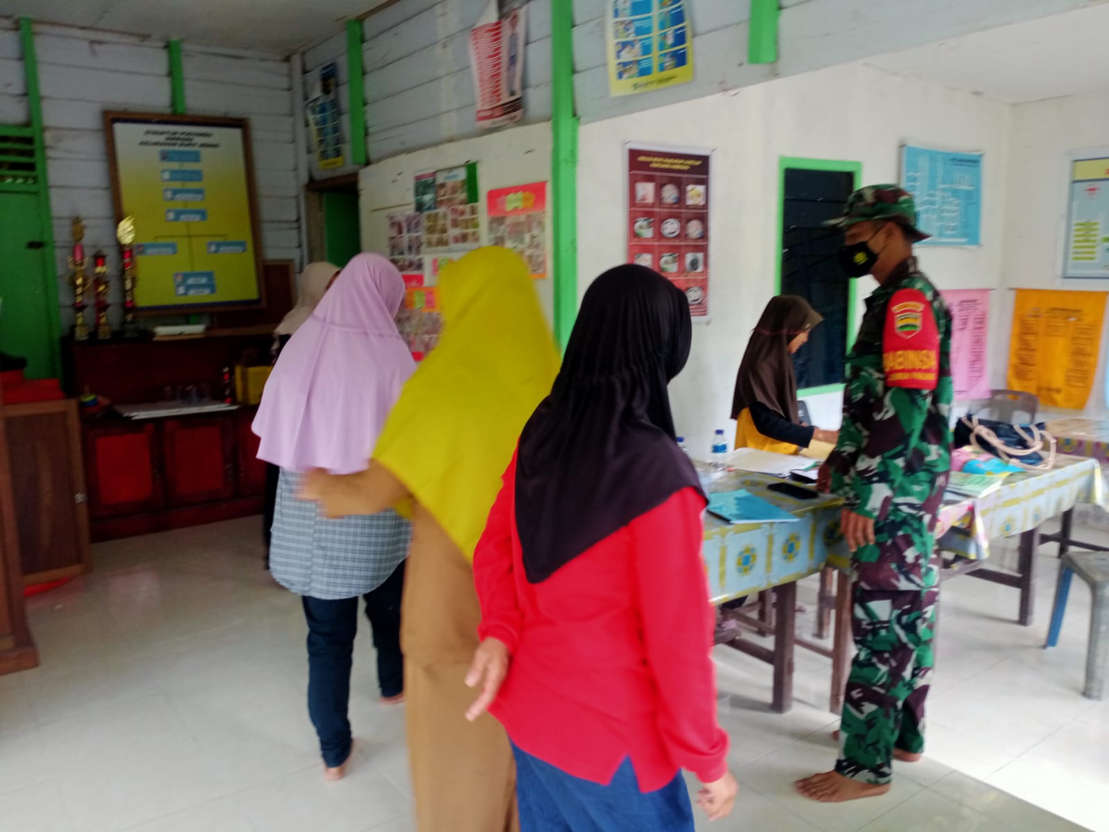 Babinsa Bantu Persiapan Posyandu Untuk Ikut Perlombaan Tingkat Provinsi