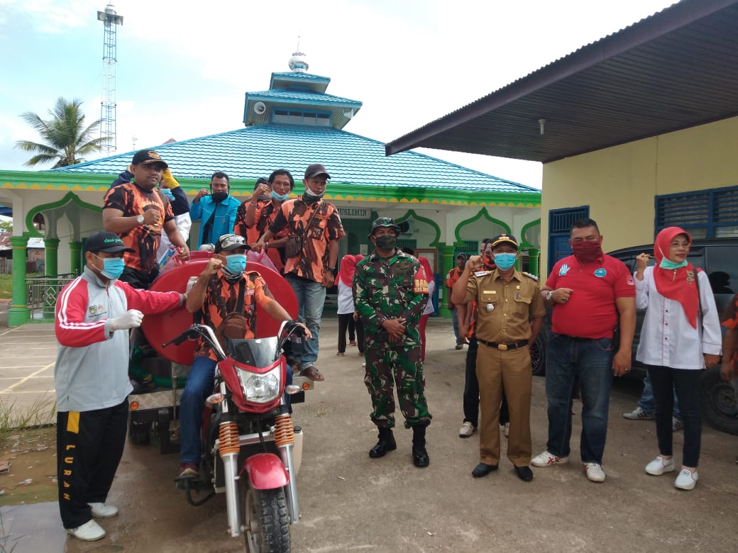 Aksi ''Keroyokan'' Karang Taruna JM, PAC PP Dumai Timur dan GANN Dumai Melawan Covid-19