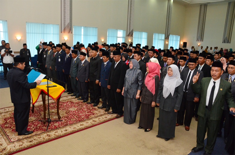 Bupati Amril Lantik dan Ambil Sumpah 139 Pejabat, Termasuk Kepala UPT