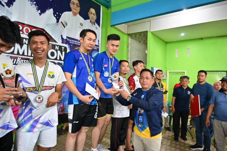 PWI Dumai Sukses Gelar Turnamen Badminton Wali Kota Dumai Cup 2025, PB The King Sabet Gelar Juara