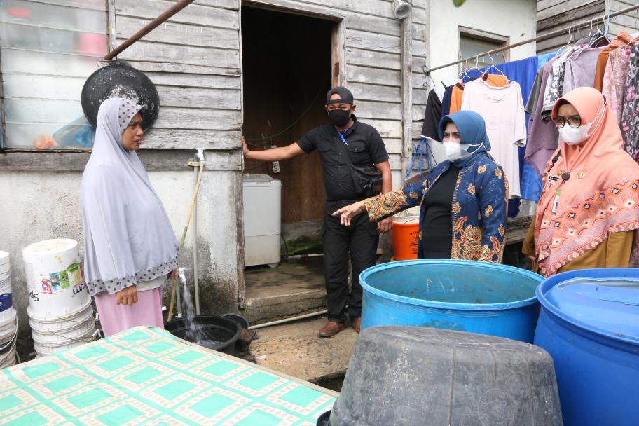 Terima Kasih Bu Rahma, Air Sudah Mengalir ke Rumah Kami