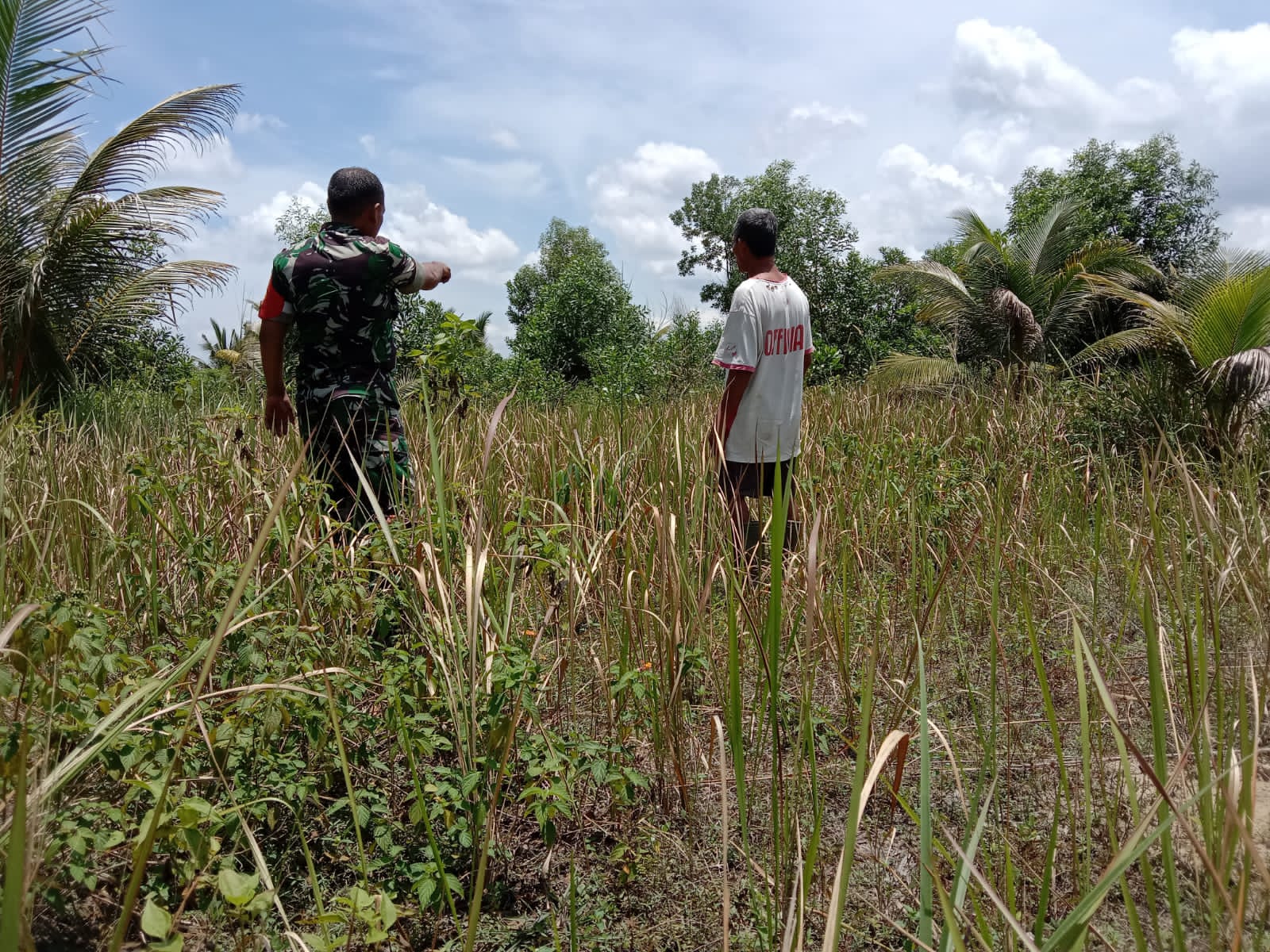 Sertu Sutiono Laksanakan Sosialisasi Pencegahan Karhutla