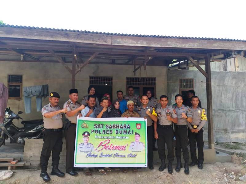 Tim BERSEMAI Sat Sabhara Polres Dumai Kunjungi Janda Tua di Bagan Besar
