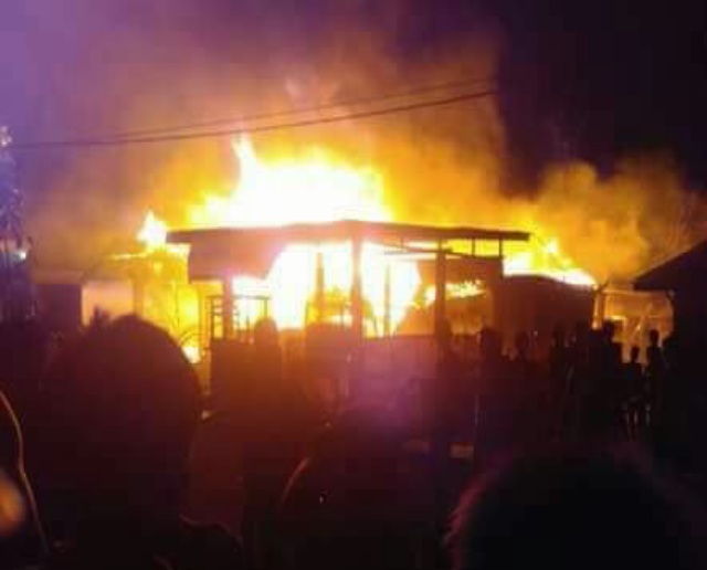 Waduh...!!! Rumah Kabag Kesra Setdakab Rohil Hangus dilahap Sijago Merah