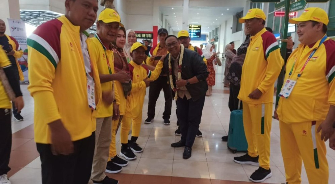 Pembukaan Peparnas XVII Solo 2024, Pj Gubernur Riau Beri Motivasi Atlet Sebelum Bertanding