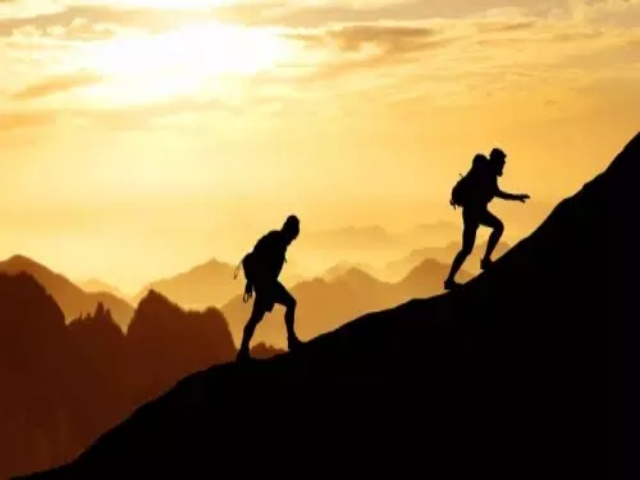 Pesan untuk Masyarakat yang Masih Suka Mendaki dengan Sandal Jepit