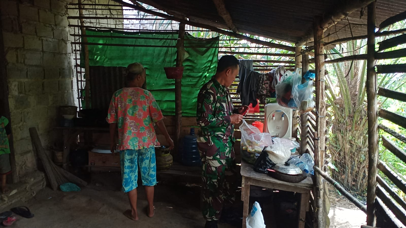 Giat Babinsa Masuk Dapur Dilaksanakan Oleh Koramil 02