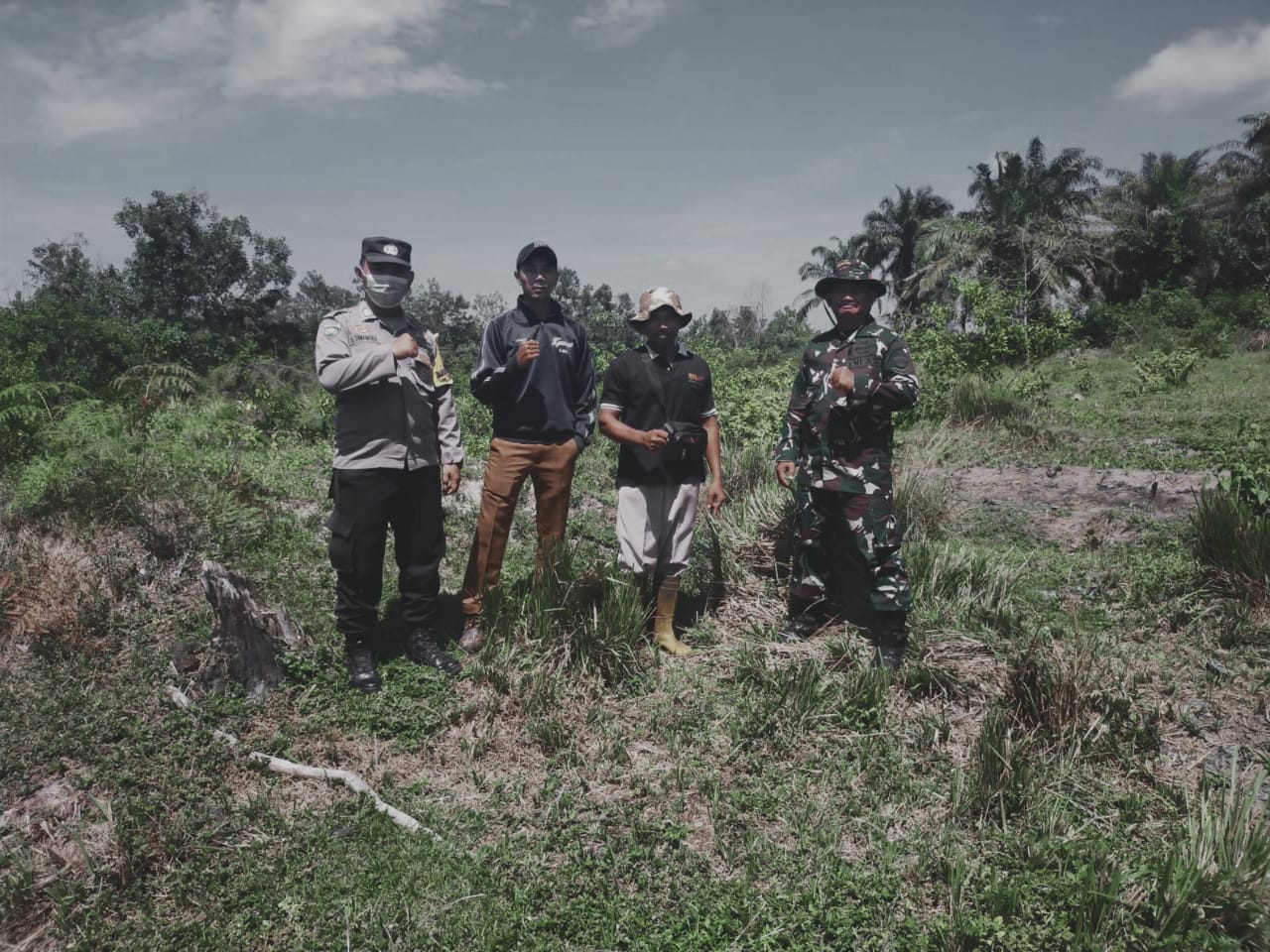 Babinsa Kelurahan Kampung Baru Ingatkan Masyarakat Untuk Waspadai Karhutla