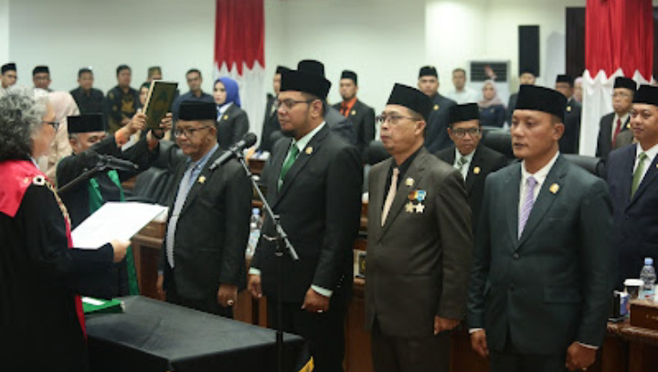 Resmi Dilantik, inilah Wajah Baru Unsur Pimpinan DPRD Inhil Periode 2024-2029