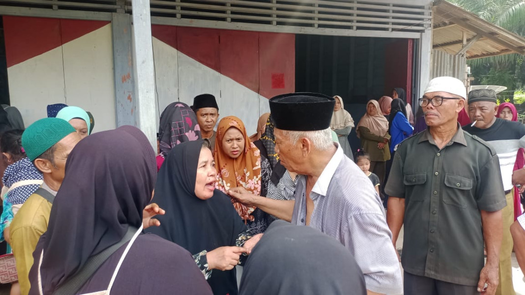 Emak-emak Curhat ke Balon Wakil Walikota Dumai Terkait Seragam Sekolah