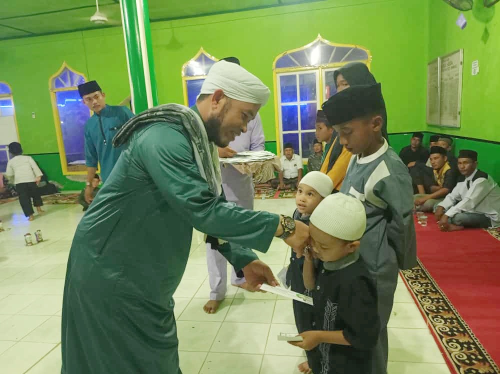 Masjid Nurul Huda Baganpunak Pesisir Santuni Puluhan Anak Yatim