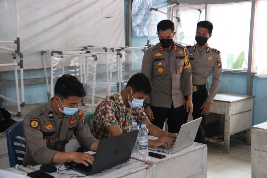 Kapolres Inhil Pastikan Vaksinasi di Sekolah Disiplin Protokol Kesehatan