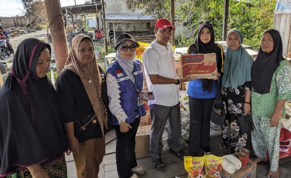 Pemkab Inhil Salurkan Bantuan Logistik bagi Korban Kebakaran di Desa Simpang Gaung