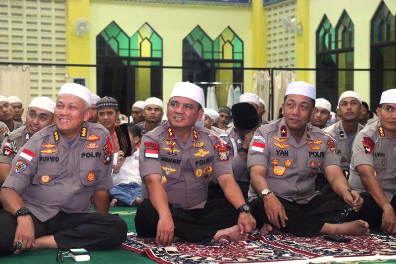Kapolda Kepri Beserta Jajaran Peringati Nuzulul Quran Di Masjid Al-Halim