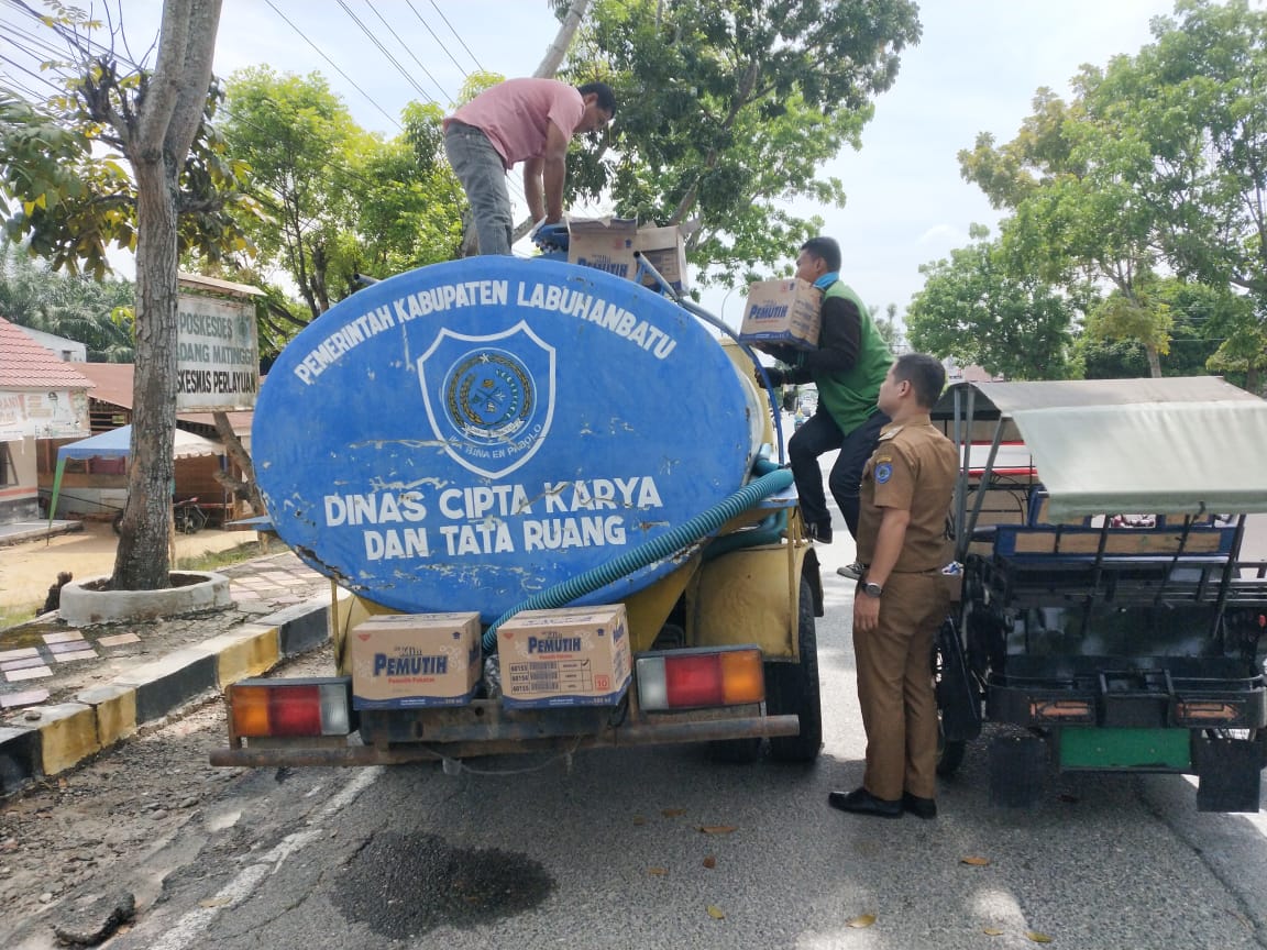 Cegah Penyebaran Covid-19, Kelurahan Padang Matinggi Semprotkan Disinfektan