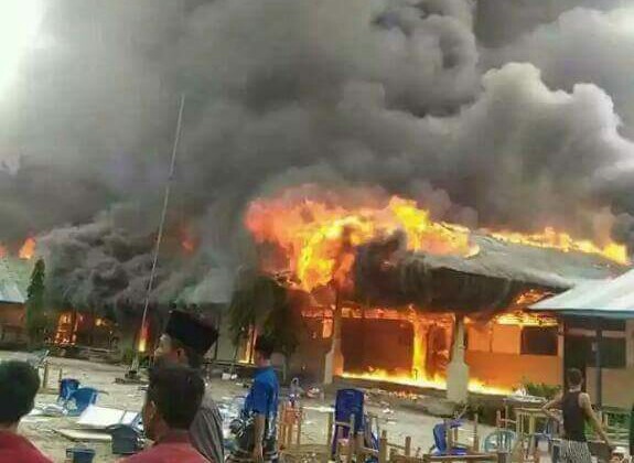 Gedung Ponpes Anwaru Ulum Keritang Ludes Terbakar