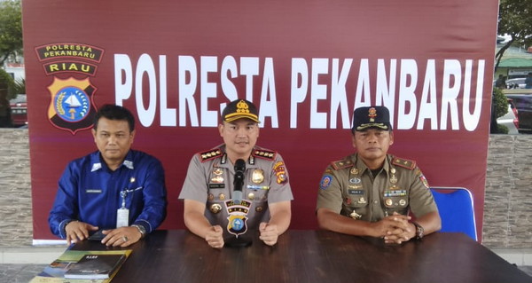 Queen Club Pekanbaru Disegel Permanen