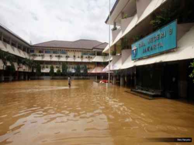 Gara-Gara Banjir, SMA 8 Ngetren di Medsos