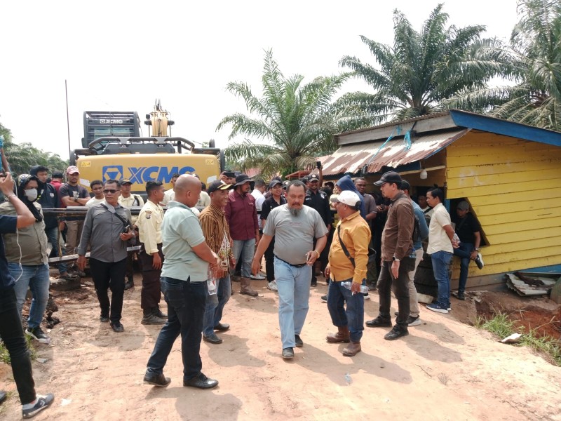 PT Riden Jaya Konstruksi Masuk Lahan Eks DMMP di Dumai, Aktivitas Terhambat Pekerja Lama