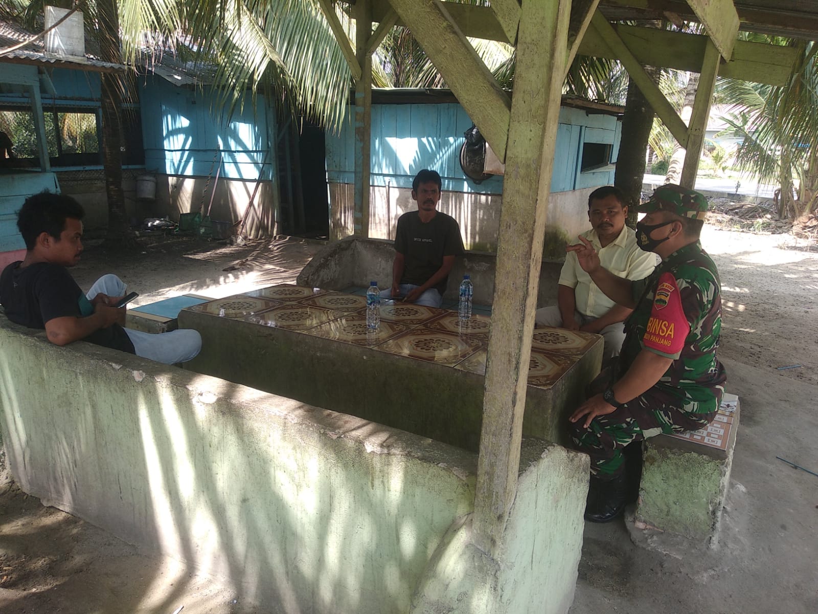 Babinsa Bagan Besar Melaksanakan Kegiatan Komsos Dengan Masyarakat di Desa Binaannya