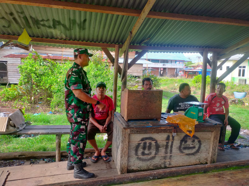 Babinsa Koramil 06/Merbau Gencarkan Komsos di Kampung Pancasila