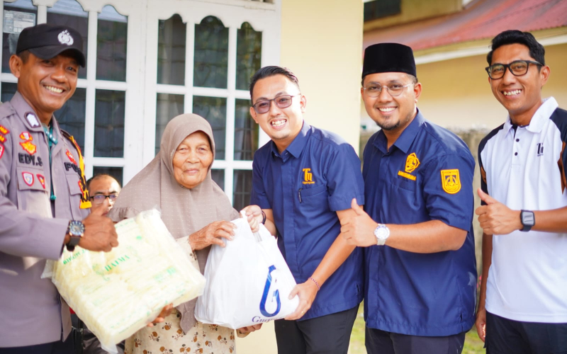 ''Muda Berbagi'' Oleh Viencent, Tjitra Moergha dan Karang Taruna
