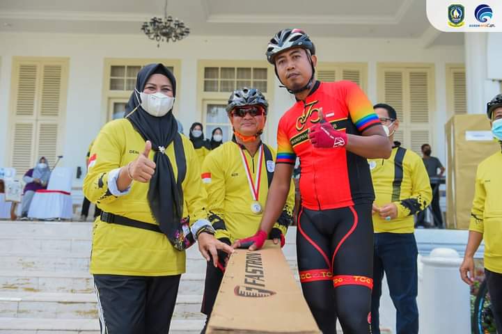 Ketua TP-PKK Kepri Bersama 250 Pegoes Ikuti Funbike ICMI