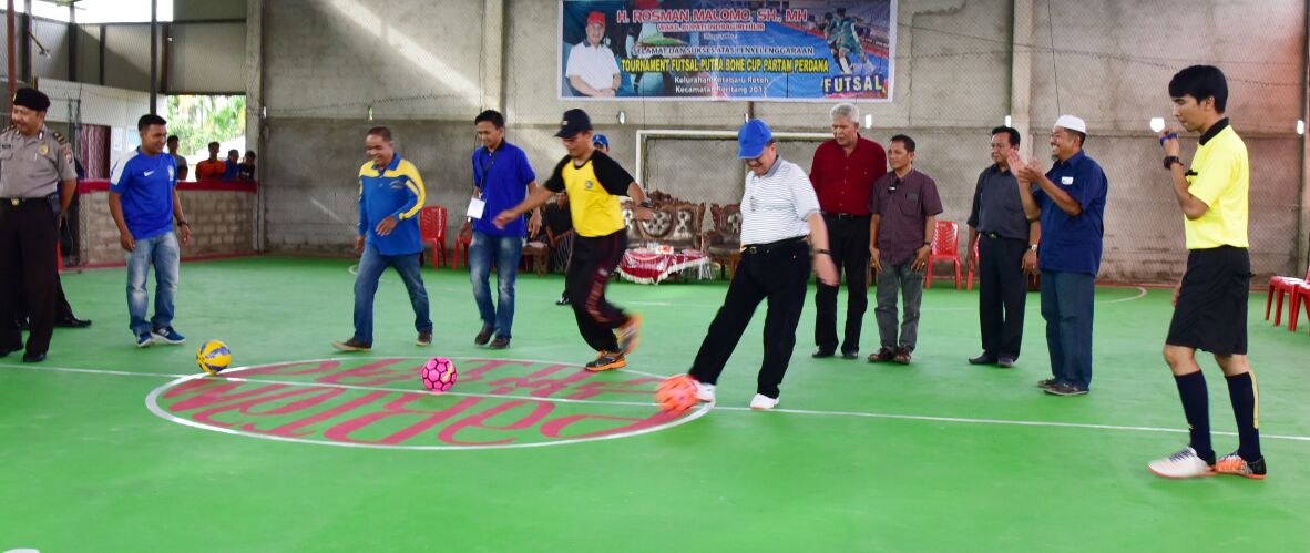 Wabup Inhil Buka Turnamen Futsal Putra Bone Cup Partam Perdana