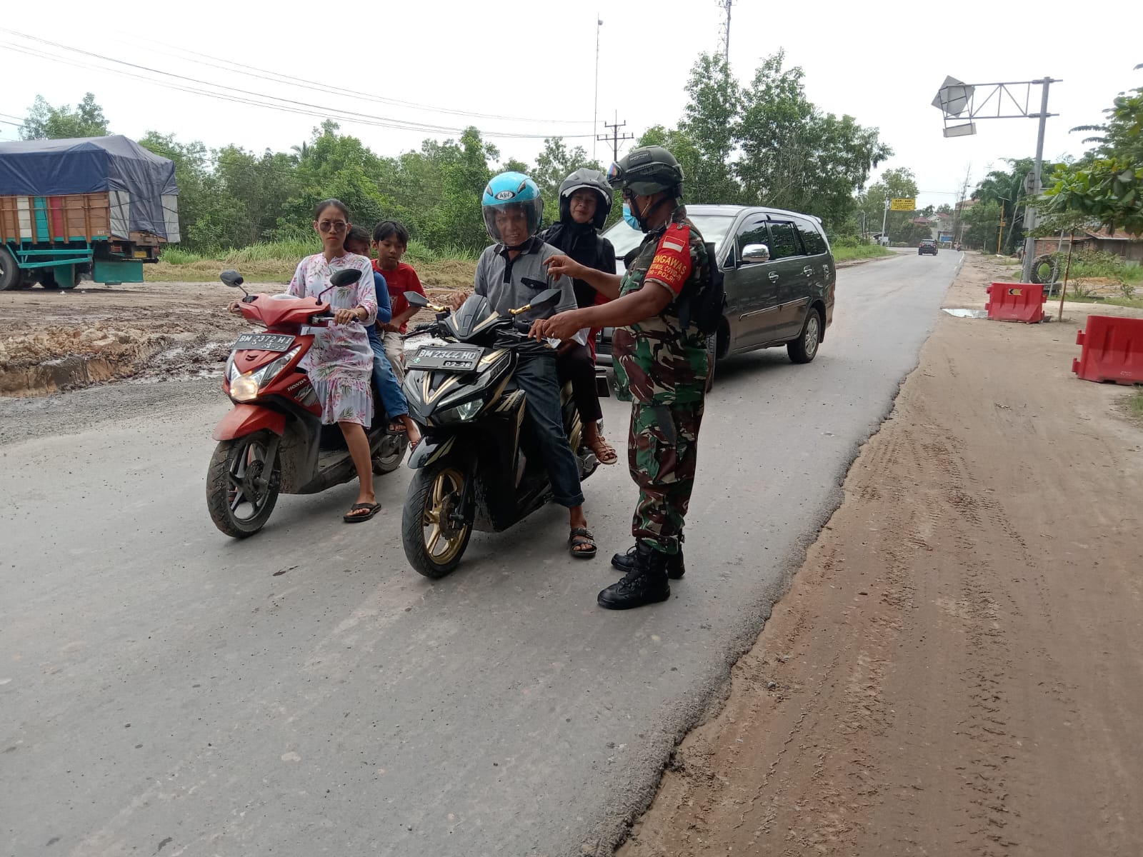 Giat Serka Suandi Mencegah Covid-19 Dengan Cara Bagi-bagi Masker dan Sosialisasi