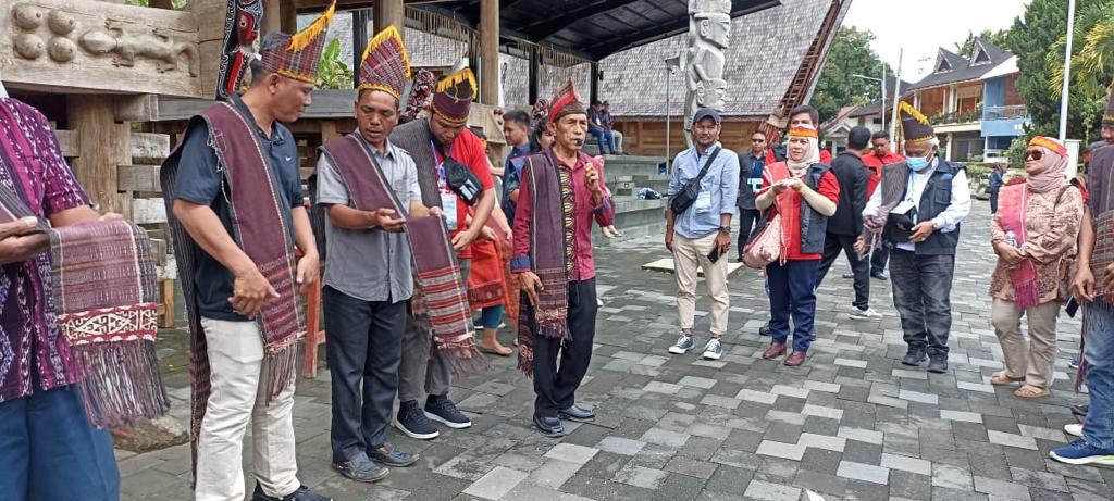 Ekspedisi Toba, Dua Pengurus SMSI Sumut Ditambali Marga Batak