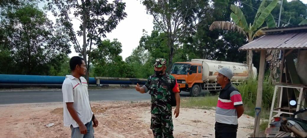 Sosialisasi Pelarangan Berjualan di Atas Pipa PHR Oleh Serka Fahrizal Purba