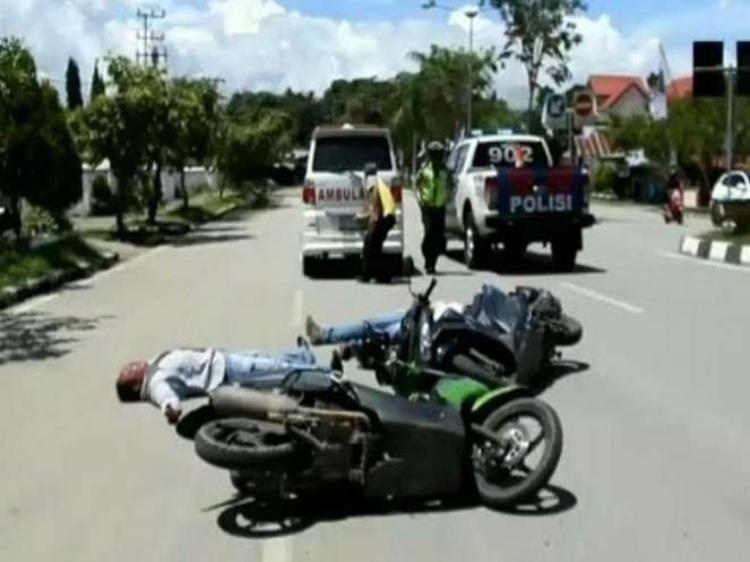 Lihat 'Arwah' Korban Kecelakaan, Polisi Tunggang Langgang