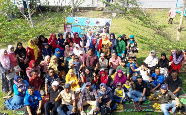 Keluar Besar Gonjong Limo Berwisata ke Pantai Koneng