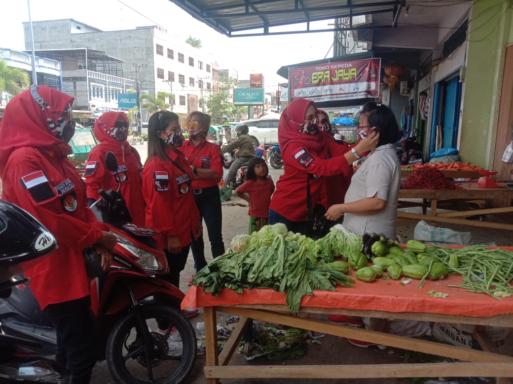 Srikandi DPC PBB Dumai Berikan Edukasi Protokol Kesehatan Covid 19 dan Bagikan 2.000 Masker