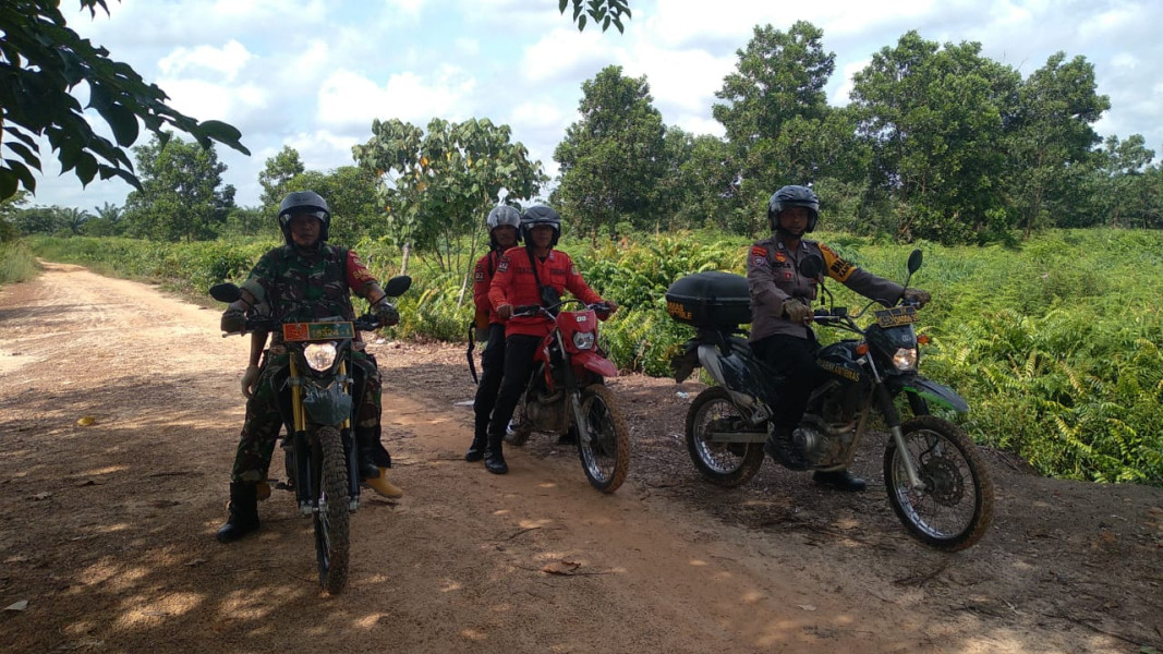 Kolaborasi Babinsa, Manggala Agni, dan Bhabinkamtibmas Cegah Karlahut di Pelintung