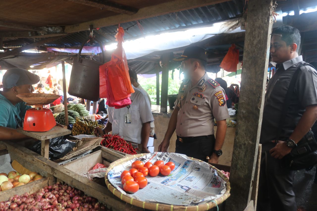 Kapolres Inhil Tinjau Pasar Terapung