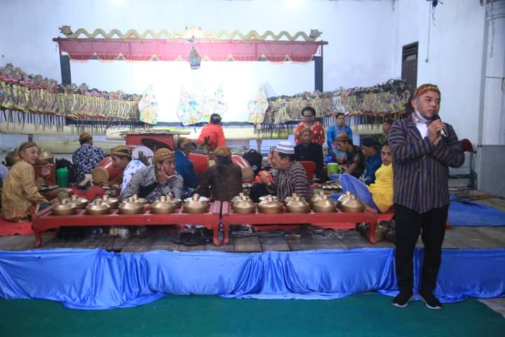 Bersama Dengan OPD, Andi Suhaimi Menghadiri Pagelaran Wayang Kulit Kecamatan Pangkatan