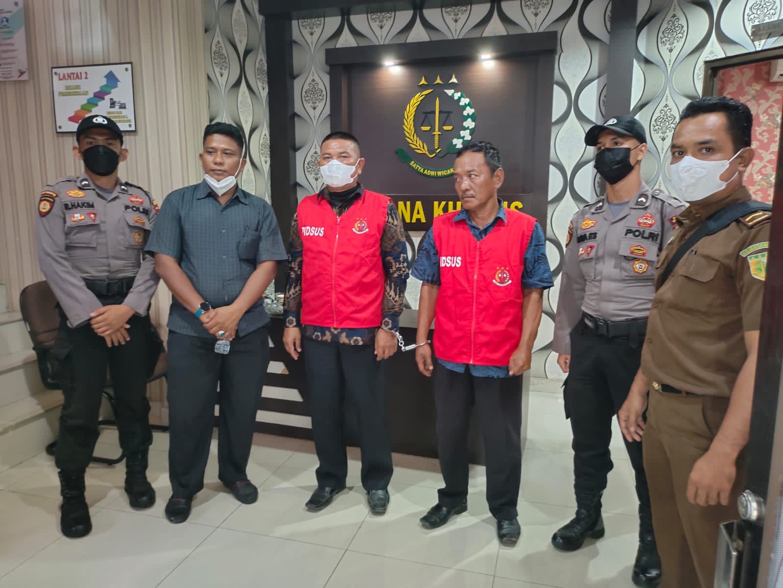 Kades Dan Bendahara Desa Titi Akar Resmi Ditahan Kejari Bengkalis