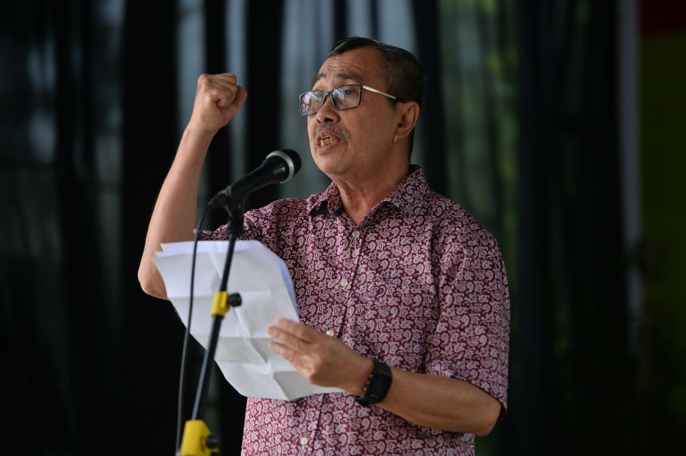 Edukasi Masyarakat, Gubri Bacakan Puisi ''Aku dan Covid19''